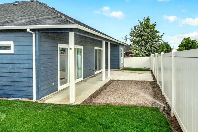 1723 Luxor Lane, Medford, OR 97504