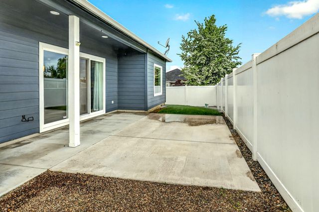 1723 Luxor Lane, Medford, OR 97504