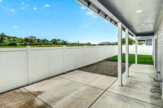 1723 Luxor Lane, Medford, OR 97504