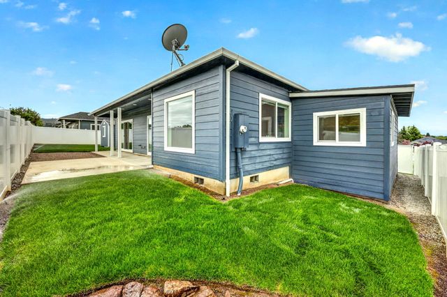 1723 Luxor Lane, Medford, OR 97504