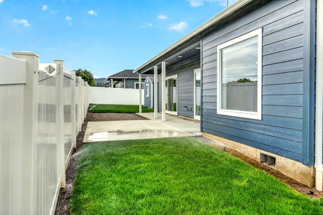 1723 Luxor Lane, Medford, OR 97504