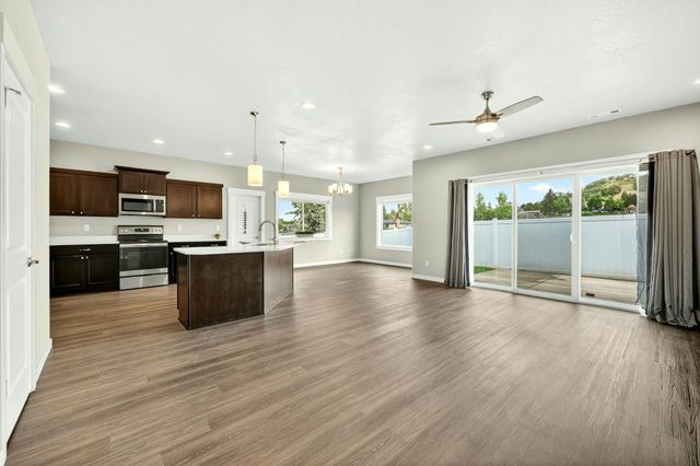 1723 Luxor Lane, Medford, OR 97504