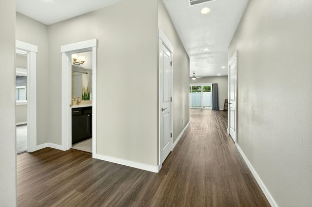 1723 Luxor Lane, Medford, OR 97504