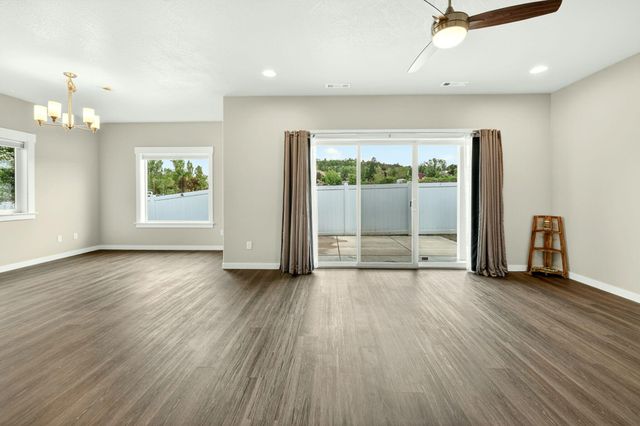 1723 Luxor Lane, Medford, OR 97504