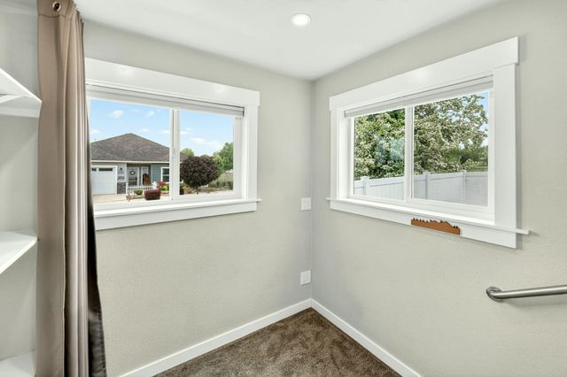 1723 Luxor Lane, Medford, OR 97504