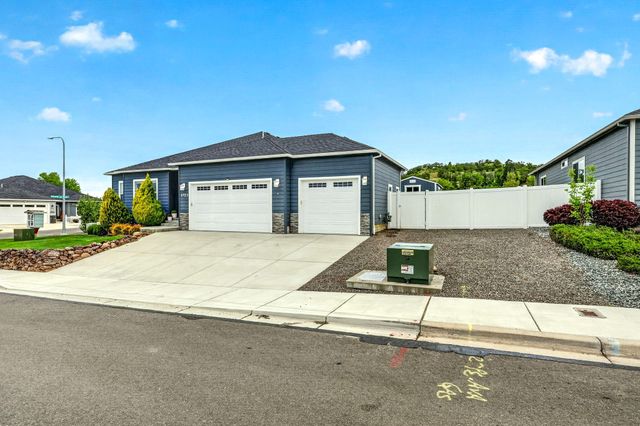 1723 Luxor Lane, Medford, OR 97504
