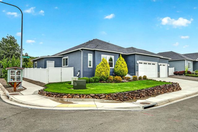 1723 Luxor Lane, Medford, OR 97504