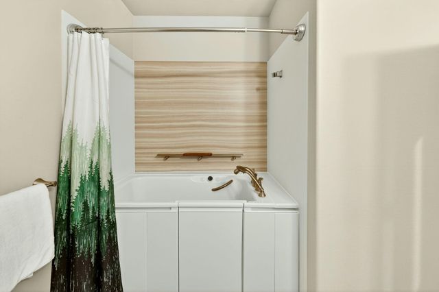 1723 Luxor Lane, Medford, OR 97504