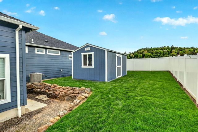 1723 Luxor Lane, Medford, OR 97504