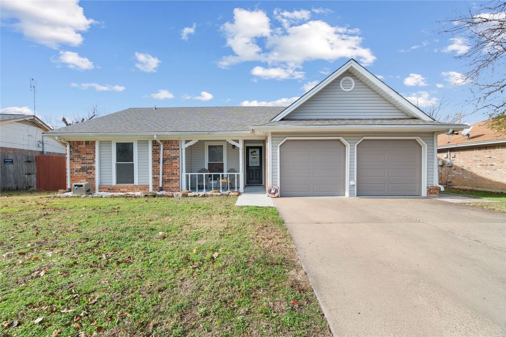 7629 Cedarhill Road, Watauga, TX 76148