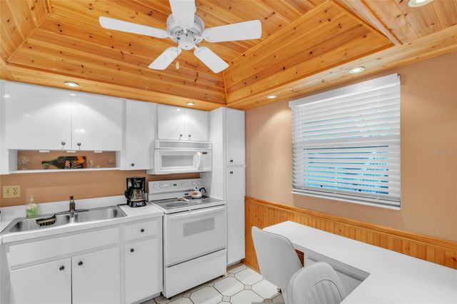 1330 GLEN OAKS DRIVE E 269D, Sarasota, FL 34232