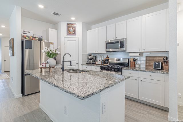 10626 Erinita, Converse, TX 78109