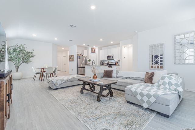 10626 Erinita, Converse, TX 78109