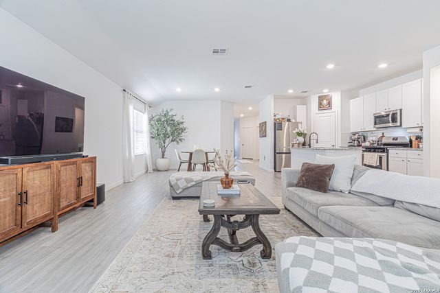 10626 Erinita, Converse, TX 78109