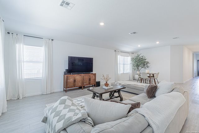 10626 Erinita, Converse, TX 78109