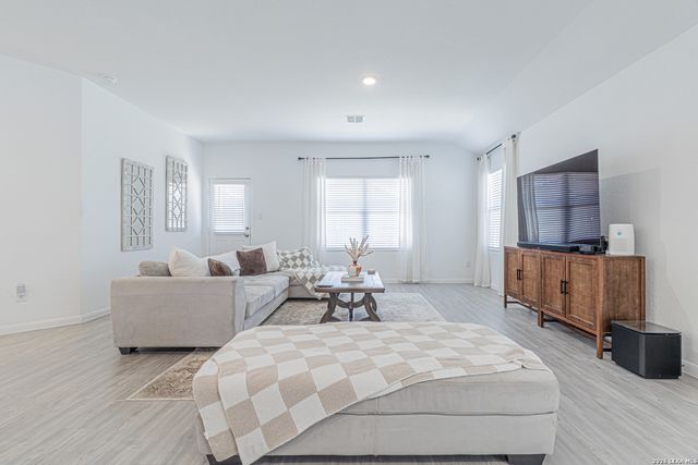 10626 Erinita, Converse, TX 78109