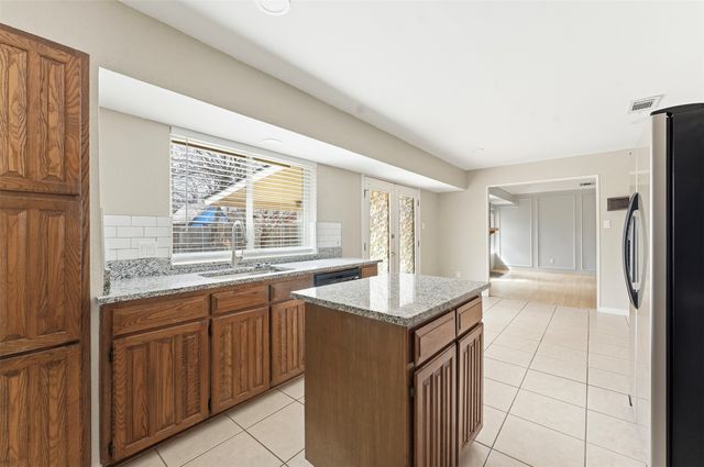 1516 Circle Lane, Bedford, TX 76022