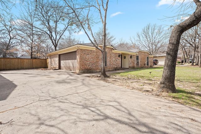 1516 Circle Lane, Bedford, TX 76022