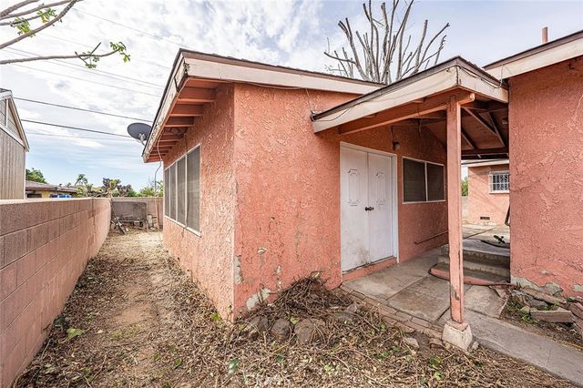 285 E Carter, Rialto, CA 92376