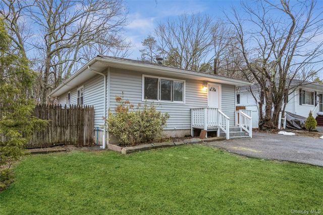 86 Stuyvesant Avenue, Mastic, NY 11950