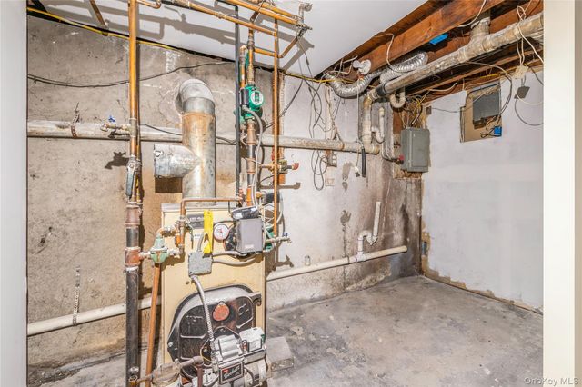 86 Stuyvesant Avenue, Mastic, NY 11950