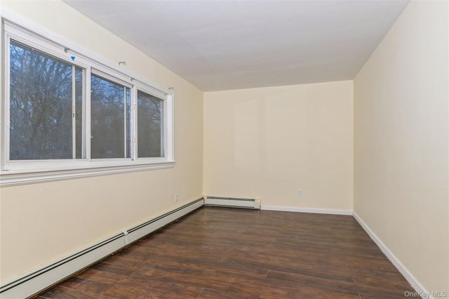 86 Stuyvesant Avenue, Mastic, NY 11950