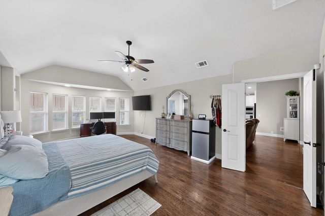 832 Monticello Drive, Burleson, TX 76028