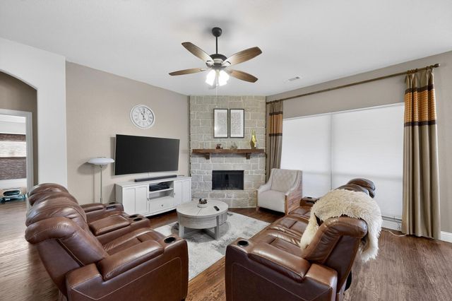 832 Monticello Drive, Burleson, TX 76028