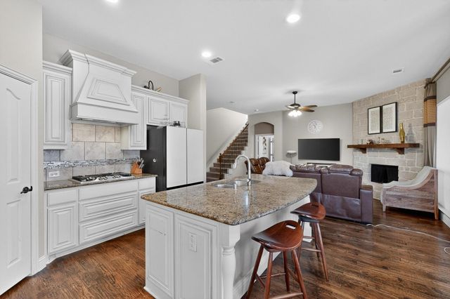 832 Monticello Drive, Burleson, TX 76028