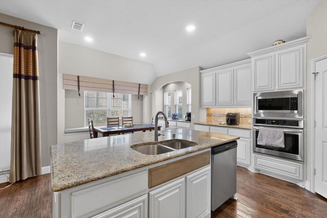 832 Monticello Drive, Burleson, TX 76028