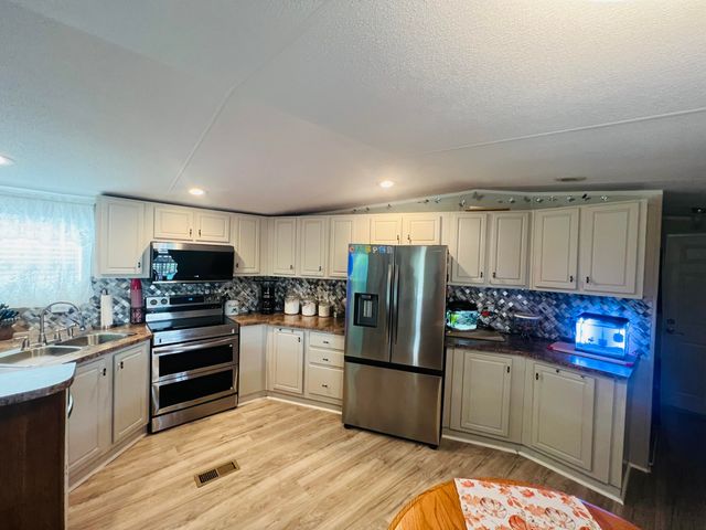 207 Melinda Lane, Florence, KY 41042