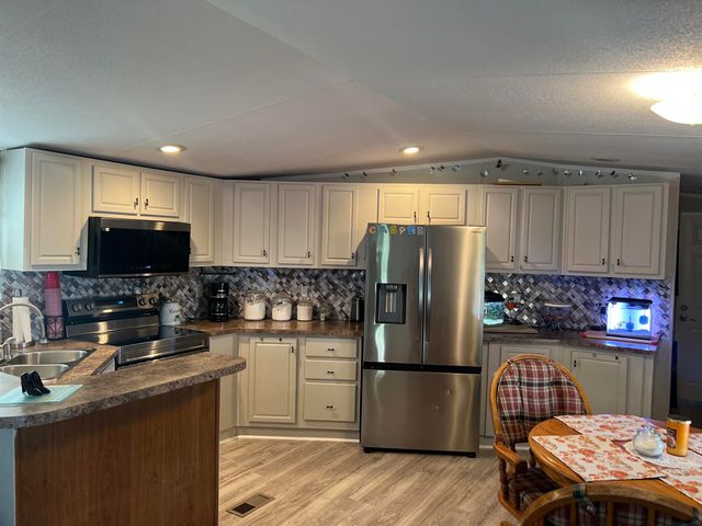 207 Melinda Lane, Florence, KY 41042