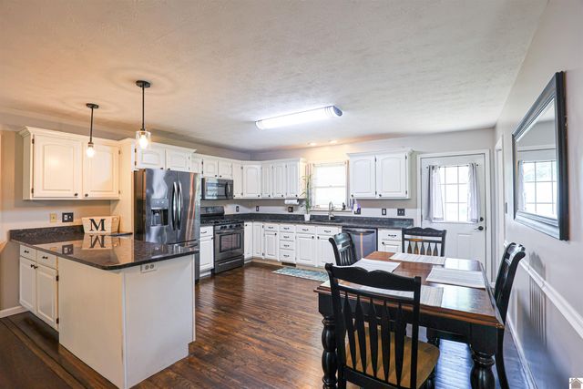 110 Holmes Dr, Paducah, KY 42003