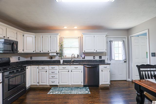 110 Holmes Dr, Paducah, KY 42003