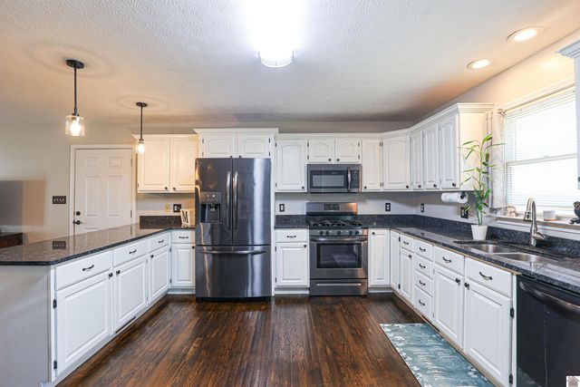 110 Holmes Dr, Paducah, KY 42003