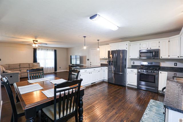 110 Holmes Dr, Paducah, KY 42003