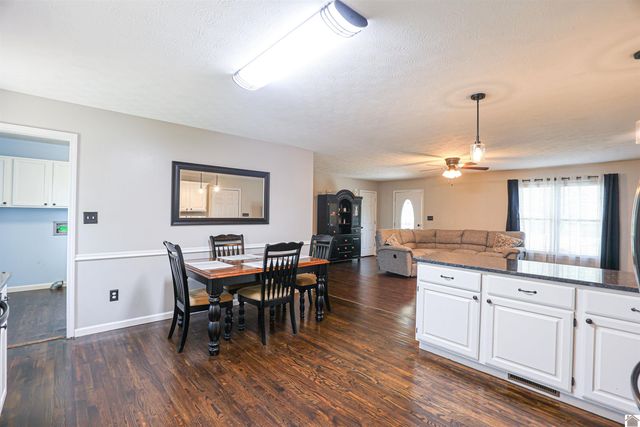 110 Holmes Dr, Paducah, KY 42003