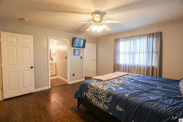 110 Holmes Dr, Paducah, KY 42003
