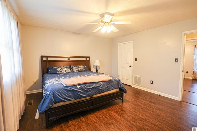 110 Holmes Dr, Paducah, KY 42003