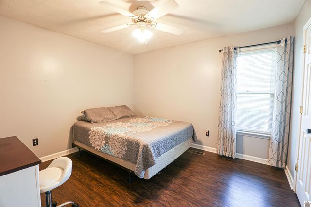 110 Holmes Dr, Paducah, KY 42003