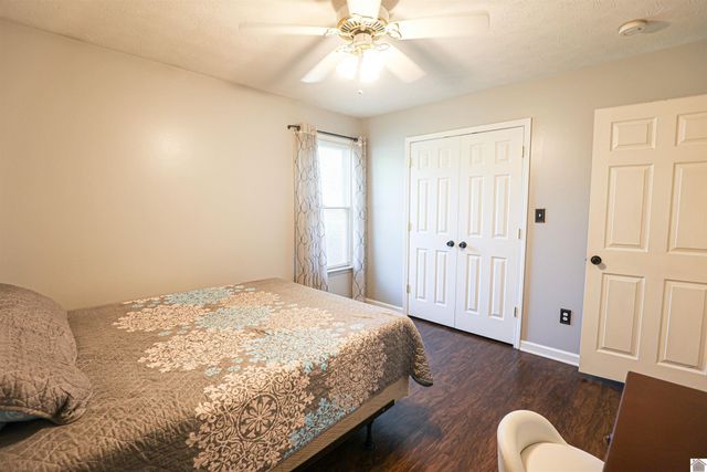 110 Holmes Dr, Paducah, KY 42003