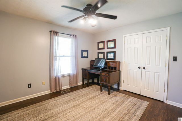 110 Holmes Dr, Paducah, KY 42003