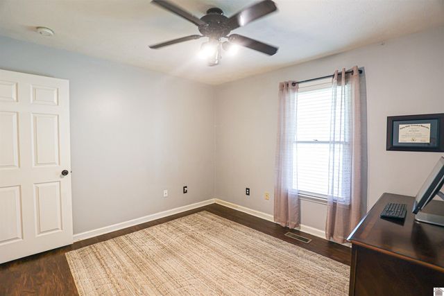110 Holmes Dr, Paducah, KY 42003