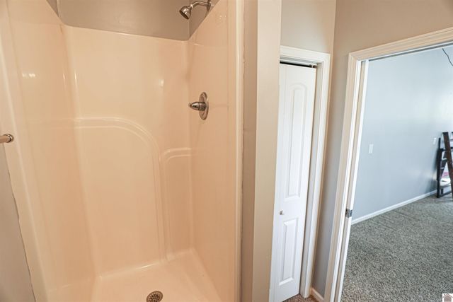 110 Holmes Dr, Paducah, KY 42003