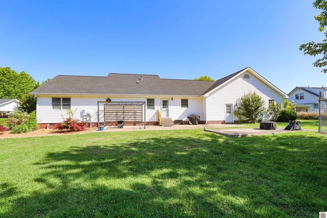 110 Holmes Dr, Paducah, KY 42003