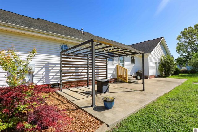 110 Holmes Dr, Paducah, KY 42003