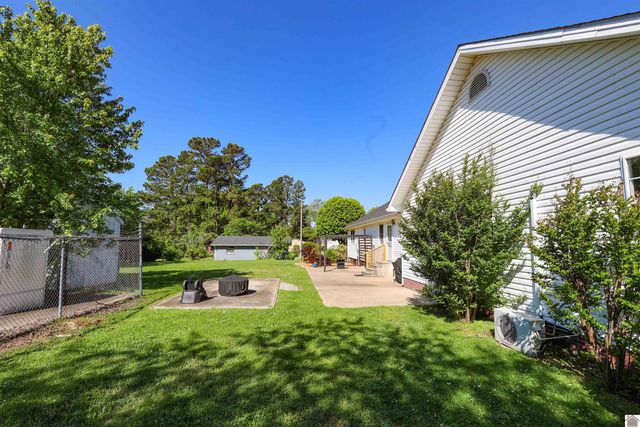 110 Holmes Dr, Paducah, KY 42003