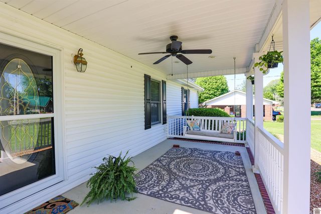 110 Holmes Dr, Paducah, KY 42003