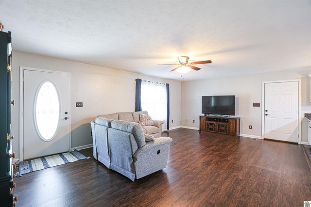 110 Holmes Dr, Paducah, KY 42003
