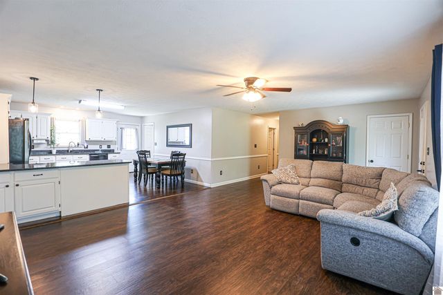 110 Holmes Dr, Paducah, KY 42003